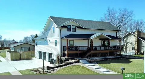 1622 Raell Dr, York, NE 68467
