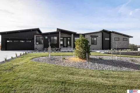 902 S Lakeview Way, Ashland, NE 68003