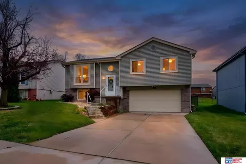 11902 Bauman Ave, Omaha, NE 68164