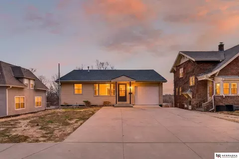 6325 N 31st Ave, Omaha, NE 68111