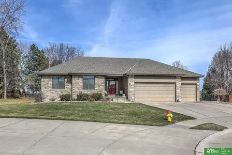 19508 Poppleton Cir, Omaha, NE 68130