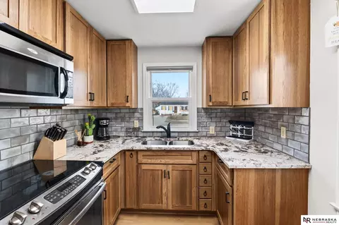 2405 Hancock St, Bellevue, NE 68005