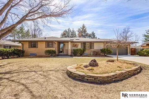 2925 Kucera Dr, Lincoln, NE 68502