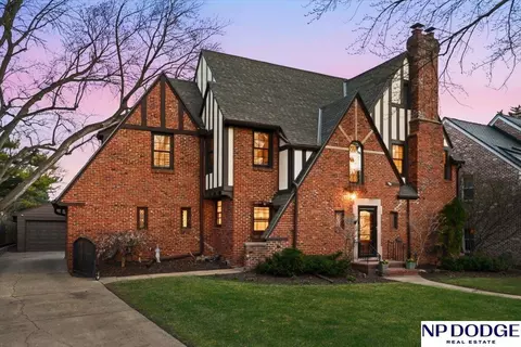 673 N 57 St, Omaha, NE 68132