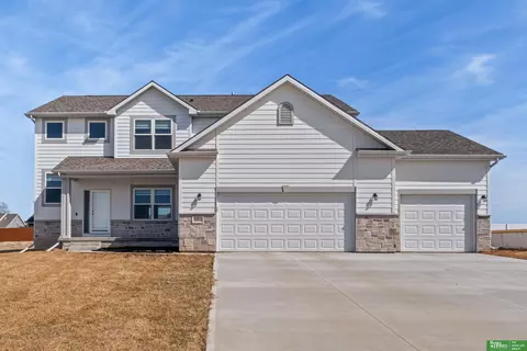 5003 Kestrel Pkwy, Elkhorn, NE 68022