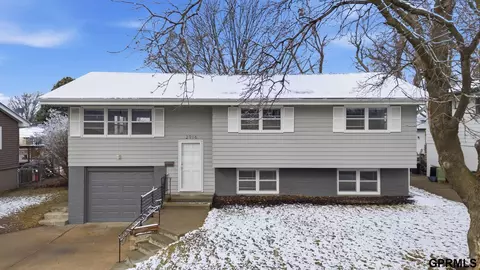 2916 S 137th St, Omaha, NE 68144