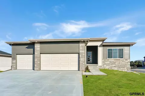 21907 Mcclellan Dr, Gretna, NE 68028
