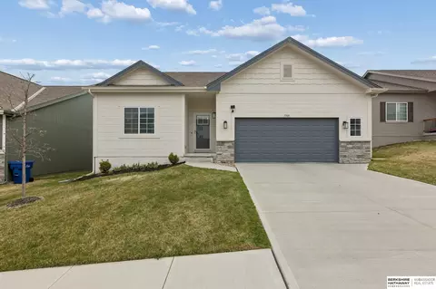 7709 N 108th St, Omaha, NE 68142