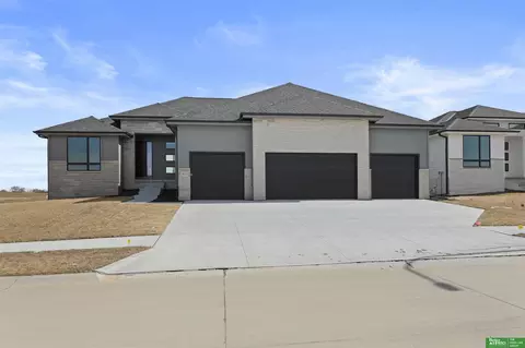 5915 N 197th St, Elkhorn, NE 68022