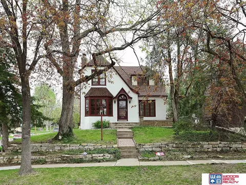 2400 Bradfield Dr, Lincoln, NE 68502