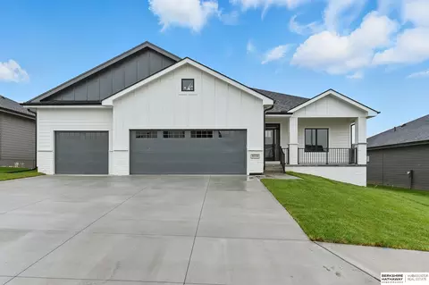 16718 Mormon St, Bennington, NE 68007