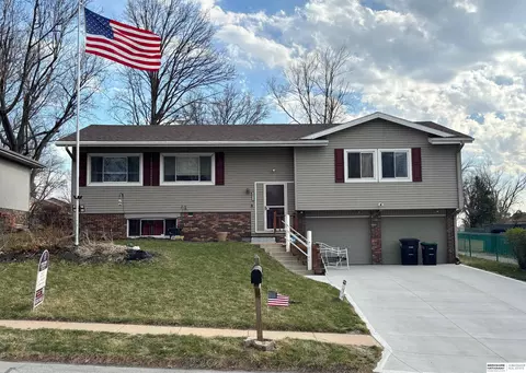 10521 Spaulding Cir, Omaha, NE 68134