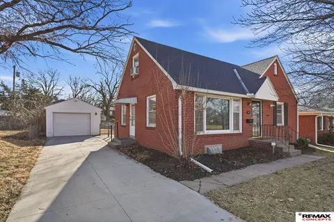 924 S 39th St, Lincoln, NE 68510