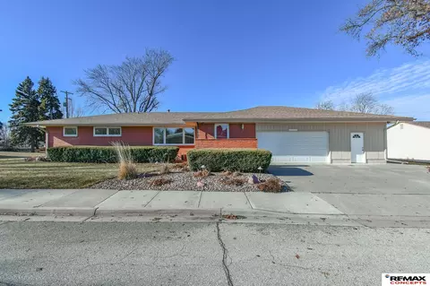 10331 N 145th St, Waverly, NE 68462