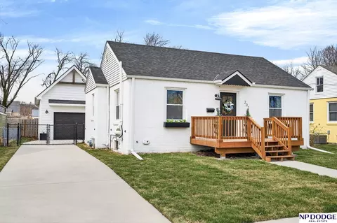 202 Hollostone Dr, Blair, NE 68008