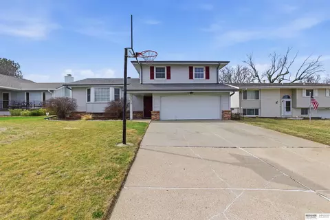 10205 Ohern St, Omaha, NE 68127