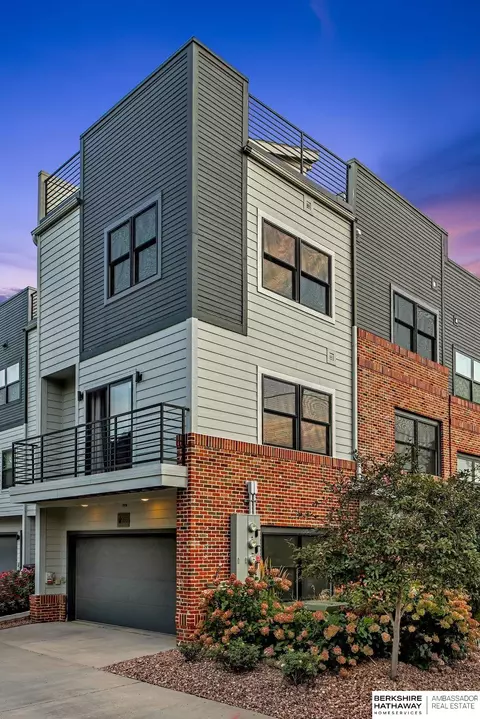 3130 Mayberry Ct, Omaha, NE 68105