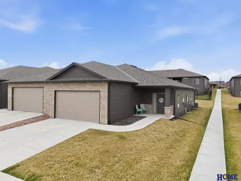 2900 Kings Corner Dr, Lincoln, NE 68516