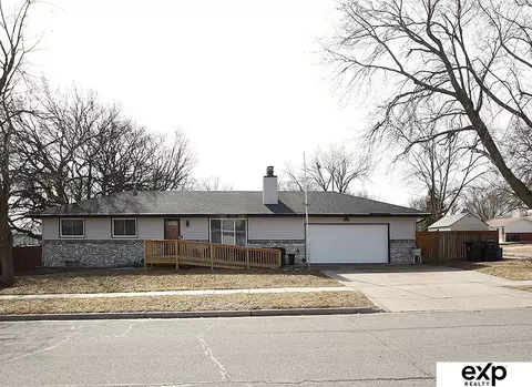 1741 W Sewell St, Lincoln, NE 68522