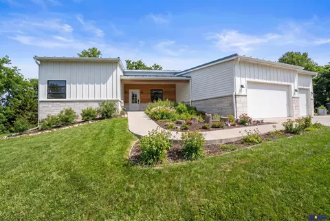 8440 Raven Dr, Louisville, NE 68037