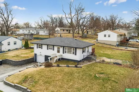 9253 Tomahawk Blvd, Omaha, NE 68134