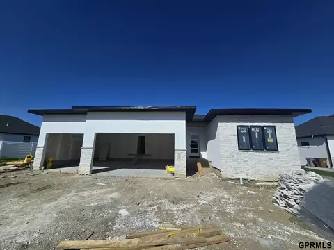 9160 Hillcrest Trl, Lincoln, NE 68510