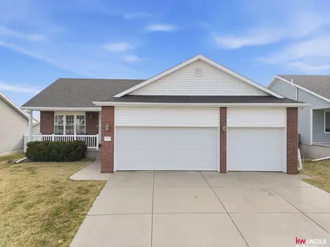 2440 NW 45th St, Lincoln, NE 68524