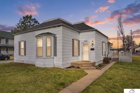 208 E York St, De Witt, NE 68341