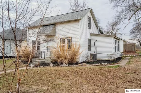 215 W Gardiner St, Valley, NE 68064