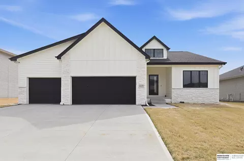 21149 Hartman Ave, Elkhorn, NE 68022