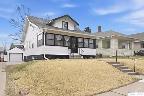 2533 N 49th St, Omaha, NE 68104