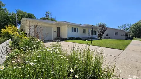 1017 K St, Geneva, NE 68361