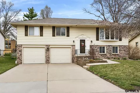 11748 Meredith Ave, Omaha, NE 68164