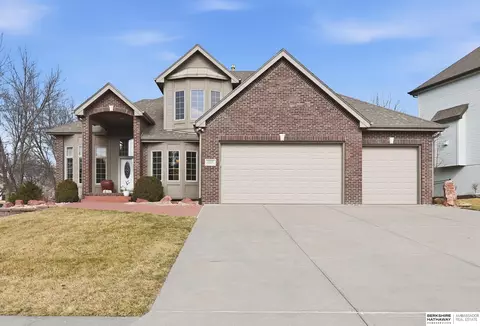 19534 Marcy St, Elkhorn, NE 68022