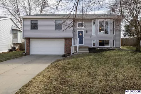 2325 Independence Dr, Lincoln, NE 68521
