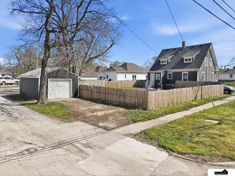 Exterior - 800 Scott St, Beatrice, NE 68310 photo 6 of 6