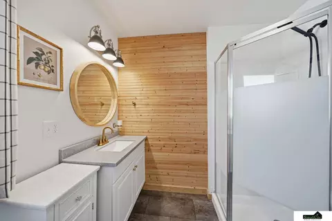 Bath - 800 Scott St, Beatrice, NE 68310 photo 1 of 5