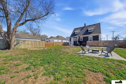 Exterior - 800 Scott St, Beatrice, NE 68310 photo 5 of 6