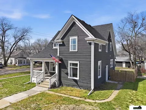 Exterior - 800 Scott St, Beatrice, NE 68310 photo 2 of 6
