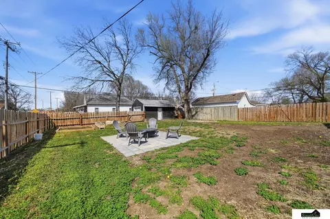 Exterior - 800 Scott St, Beatrice, NE 68310 photo 4 of 6