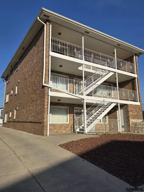 3235 S 12th St S, Lincoln, NE 68502