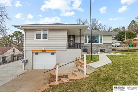 2408 Chandler Rd E, Bellevue, NE 68005