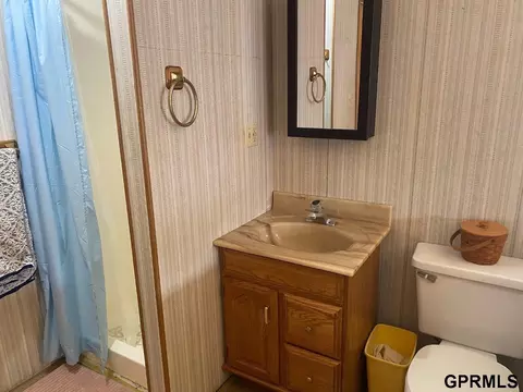 Bath - 311 E Cheyenne St, Exeter, NE 68351 photo 4 of 5