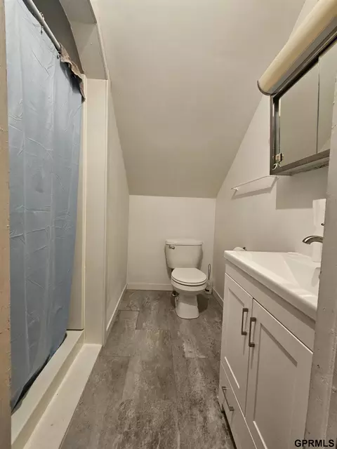 Bath - 311 E Cheyenne St, Exeter, NE 68351 photo 1 of 5