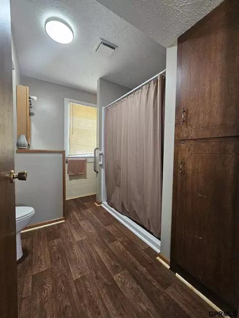 Bath - 311 E Cheyenne St, Exeter, NE 68351 photo 2 of 5