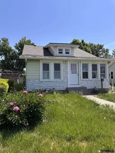 5421 23 St, Omaha, NE 68107