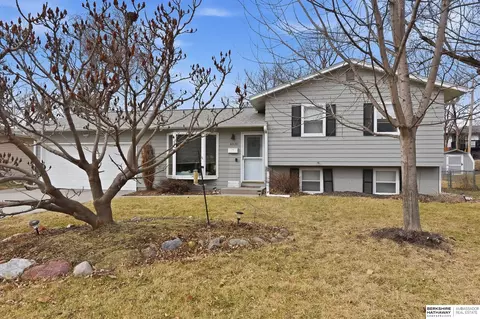 4830 Parkview Dr, Omaha, NE 68134