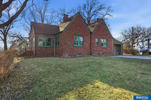 635 Apple St, Palmyra, NE 68418