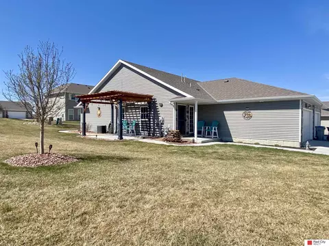 8335 Broken Ridge Dr, Lincoln, NE 68526