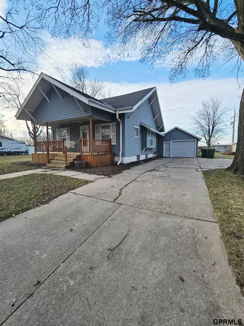 Exterior - 708 E Forrest St, Sutton, NE 68979 photo 4 of 5